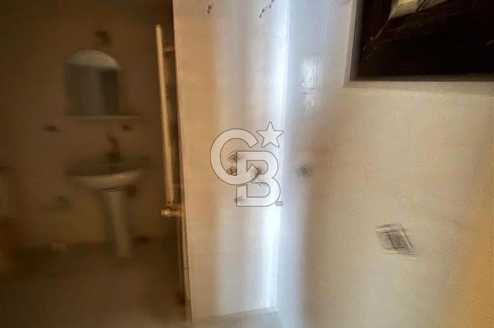 Torbalı Mithat Paşa Caddesi’nde Merkezi Konumda Satılık Geniş 3+1 Daire