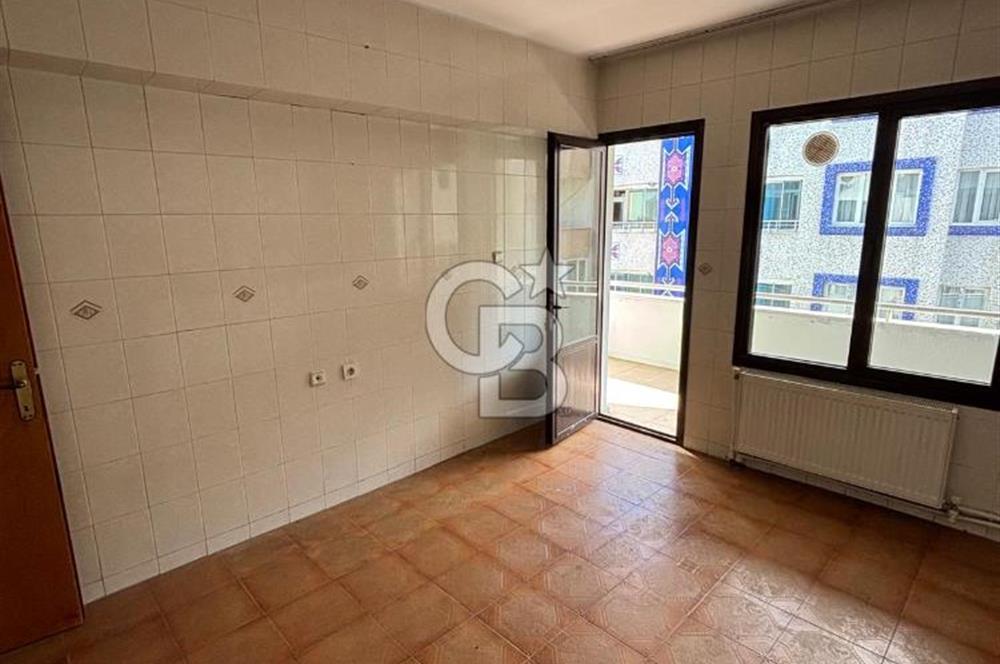 Torbalı Mithat Paşa Caddesi’nde Merkezi Konumda Satılık Geniş 3+1 Daire