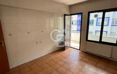 Torbalı Mithat Paşa Caddesi’nde Merkezi Konumda Satılık Geniş 3+1 Daire