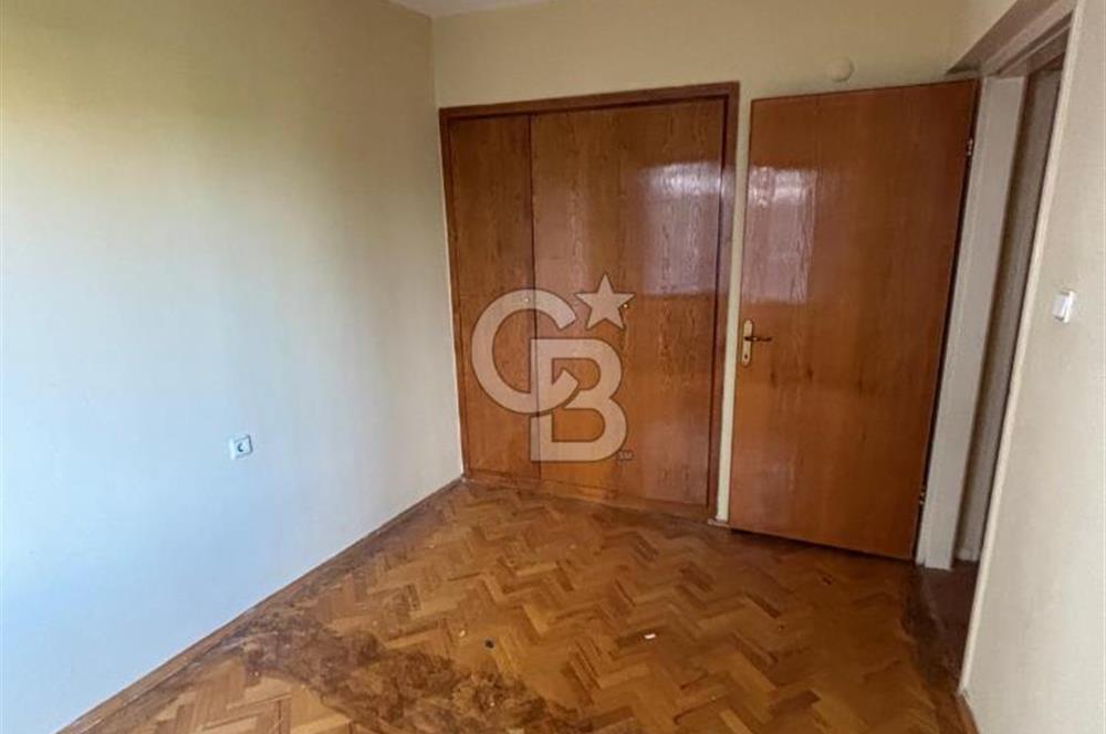 Torbalı Mithat Paşa Caddesi’nde Merkezi Konumda Satılık Geniş 3+1 Daire