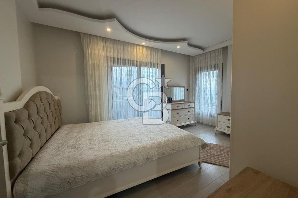 Pelitköy'de Kesintisiz Deniz Manzaralı Tam Müstakil Villa