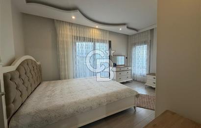 Pelitköy'de Kesintisiz Deniz Manzaralı Tam Müstakil Villa