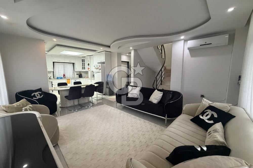 Pelitköy'de Kesintisiz Deniz Manzaralı Tam Müstakil Villa