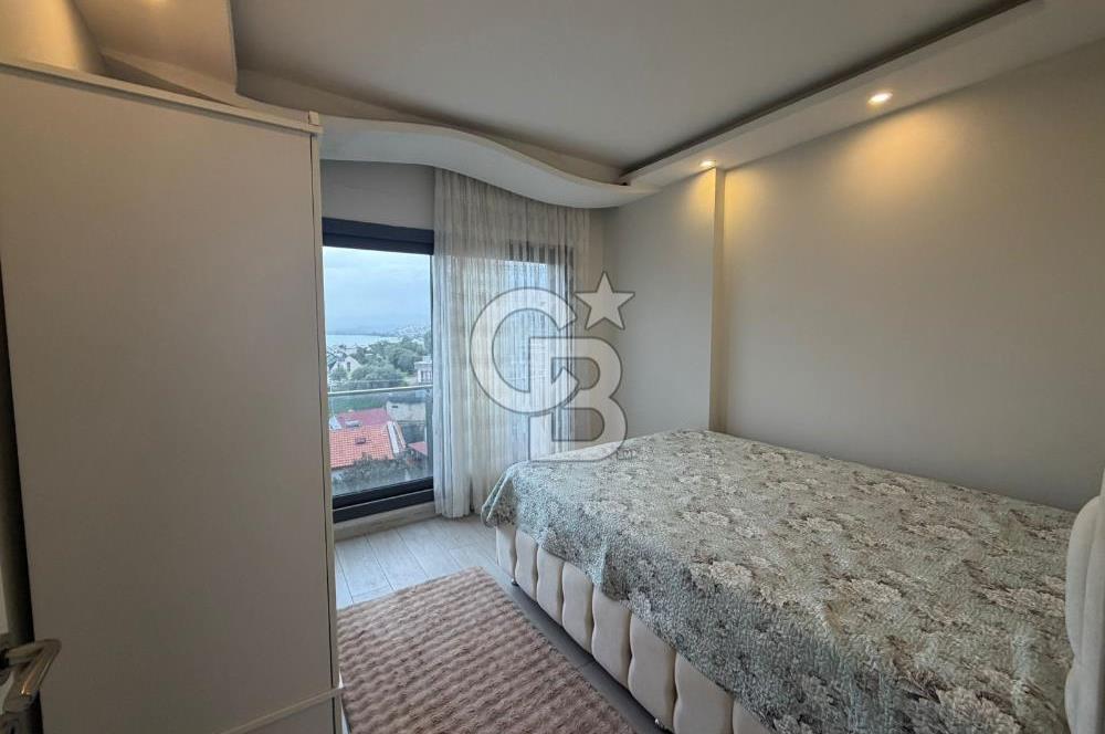 Pelitköy'de Kesintisiz Deniz Manzaralı Tam Müstakil Villa