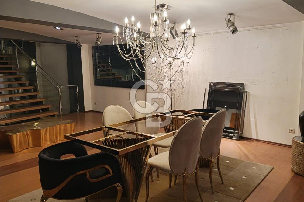 İzmir Karabağlar'ın En İşlek Caddesi'nde Komple Satılık İşyeri 