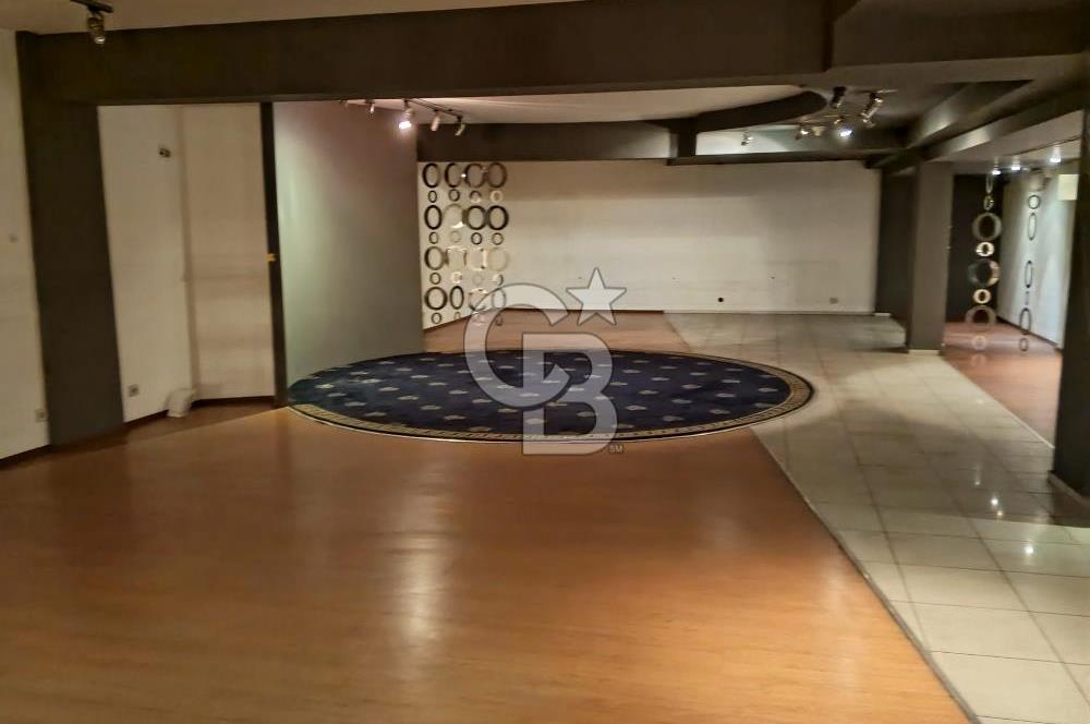 İzmir Karabağlar'ın En İşlek Caddesi'nde Komple Satılık İşyeri 