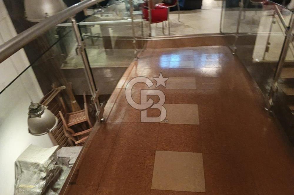 İzmir Karabağlar'ın En İşlek Caddesi'nde Komple Satılık İşyeri 