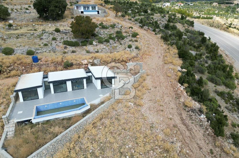 CB GİZ'DEN KAŞ YAYLA BEZİRGAN'DA SATILIK TARLA VE 2+1 VİLLA