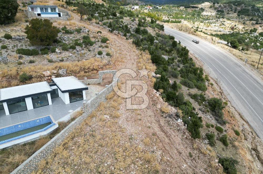 CB GİZ'DEN KAŞ YAYLA BEZİRGAN'DA SATILIK TARLA VE 2+1 VİLLA