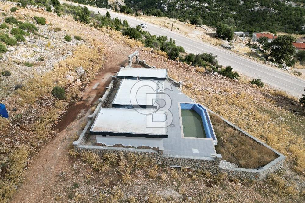 CB GİZ'DEN KAŞ YAYLA BEZİRGAN'DA SATILIK TARLA VE 2+1 VİLLA