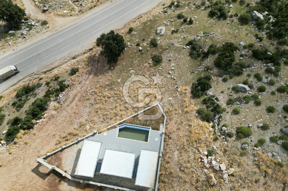 CB GİZ'DEN KAŞ YAYLA BEZİRGAN'DA SATILIK TARLA VE 2+1 VİLLA