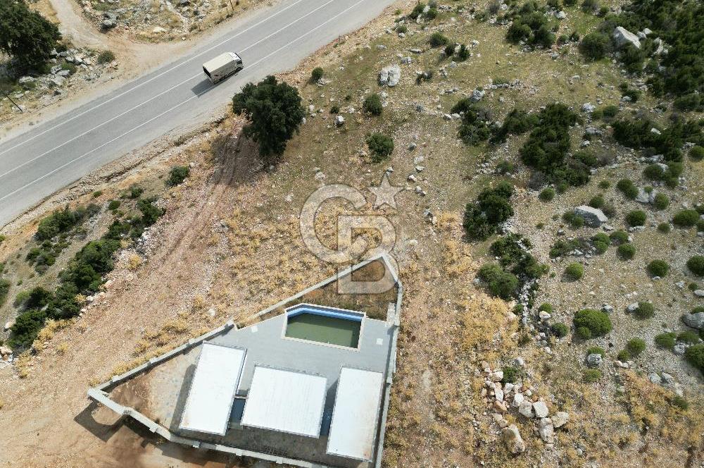 CB GİZ'DEN KAŞ YAYLA BEZİRGAN'DA SATILIK TARLA VE 2+1 VİLLA