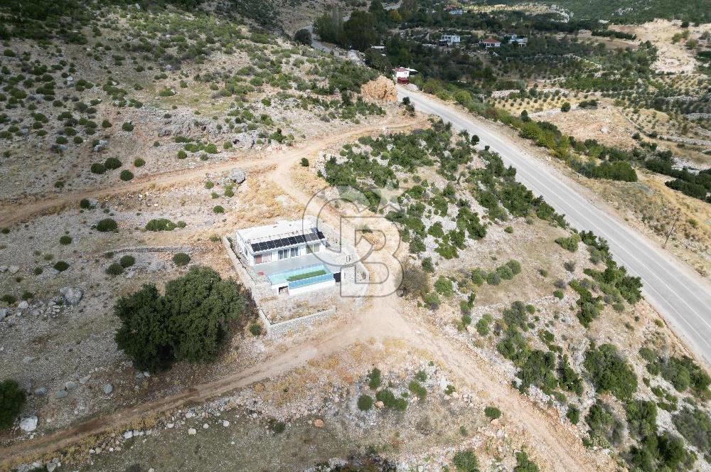 CB GİZ'DEN KAŞ YAYLA BEZİRGAN'DA SATILIK TARLA VE 2+1 VİLLA