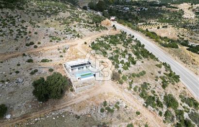 CB GİZ'DEN KAŞ YAYLA BEZİRGAN'DA SATILIK TARLA VE 2+1 VİLLA