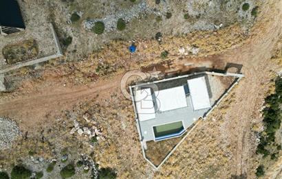 CB GİZ'DEN KAŞ YAYLA BEZİRGAN'DA SATILIK TARLA VE 2+1 VİLLA