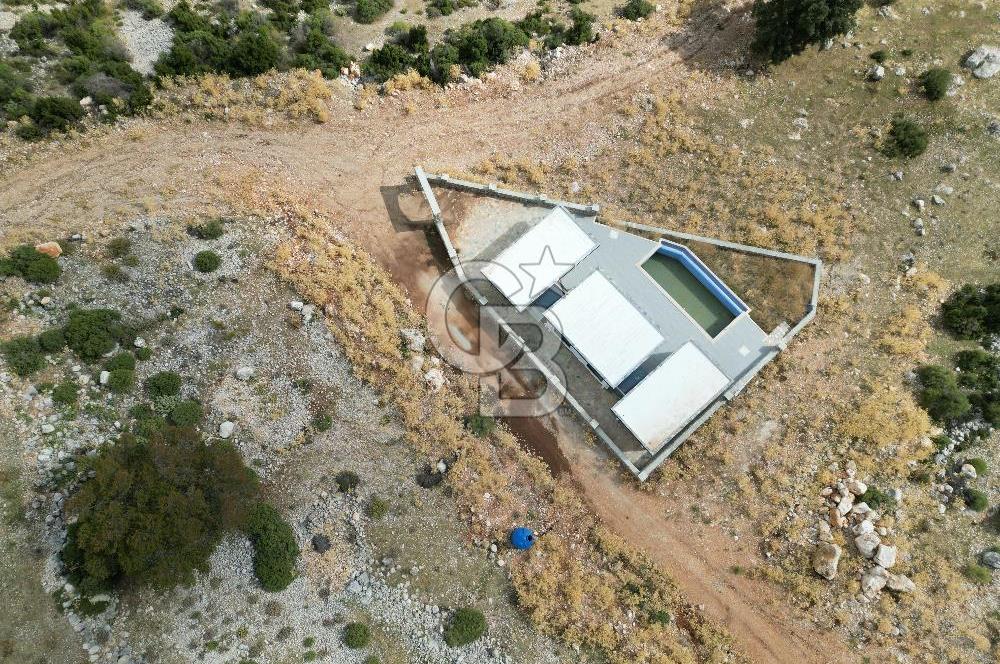 CB GİZ'DEN KAŞ YAYLA BEZİRGAN'DA SATILIK TARLA VE 2+1 VİLLA