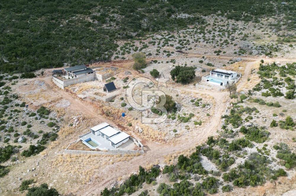 CB GİZ'DEN KAŞ YAYLA BEZİRGAN'DA SATILIK TARLA VE 2+1 VİLLA