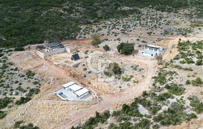 CB GİZ'DEN KAŞ YAYLA BEZİRGAN'DA SATILIK TARLA VE 2+1 VİLLA