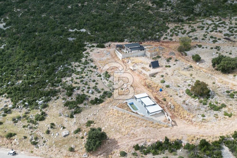 CB GİZ'DEN KAŞ YAYLA BEZİRGAN'DA SATILIK TARLA VE 2+1 VİLLA