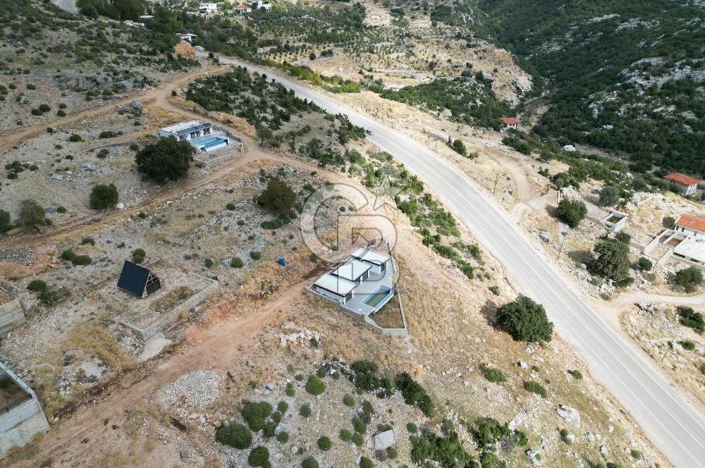 CB GİZ'DEN KAŞ YAYLA BEZİRGAN'DA SATILIK TARLA VE 2+1 VİLLA