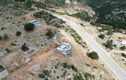CB GİZ'DEN KAŞ YAYLA BEZİRGAN'DA SATILIK TARLA VE 2+1 VİLLA