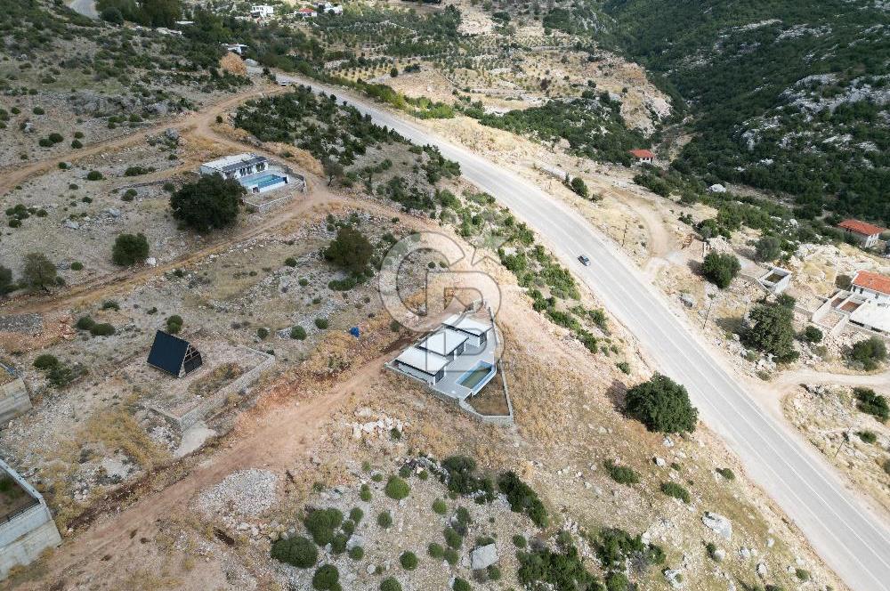 CB GİZ'DEN KAŞ YAYLA BEZİRGAN'DA SATILIK TARLA VE 2+1 VİLLA