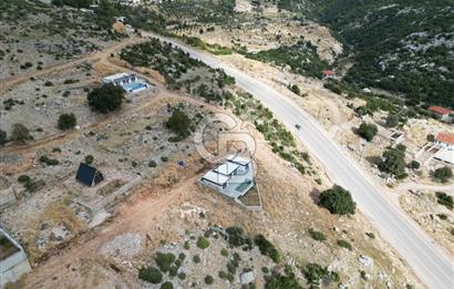 CB GİZ'DEN KAŞ YAYLA BEZİRGAN'DA SATILIK TARLA VE 2+1 VİLLA