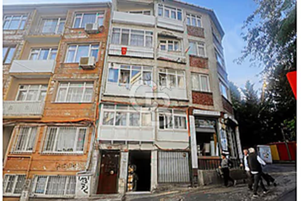 FATİH YEDİKULE DE SATILIK 3+1 ARA KAT DAİRE