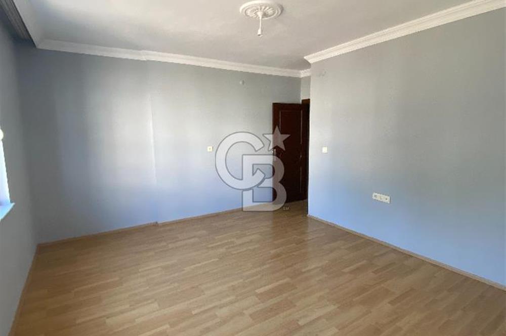 Kepez Karşıyaka'da sokak ve park manzaralı 2+1 köşe daire