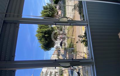 Kepez Karşıyaka'da sokak ve park manzaralı 2+1 köşe daire