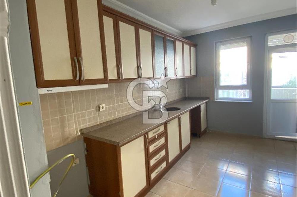 Kepez Karşıyaka'da sokak ve park manzaralı 2+1 köşe daire