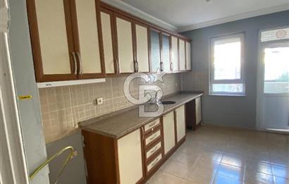 Kepez Karşıyaka'da sokak ve park manzaralı 2+1 köşe daire