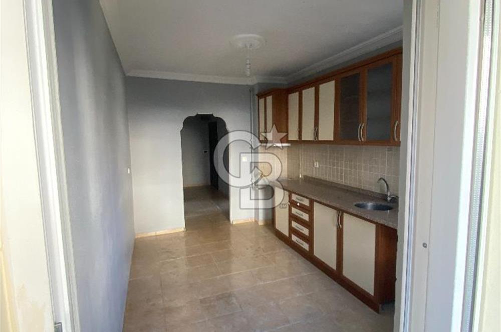 Kepez Karşıyaka'da sokak ve park manzaralı 2+1 köşe daire