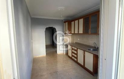 Kepez Karşıyaka'da sokak ve park manzaralı 2+1 köşe daire