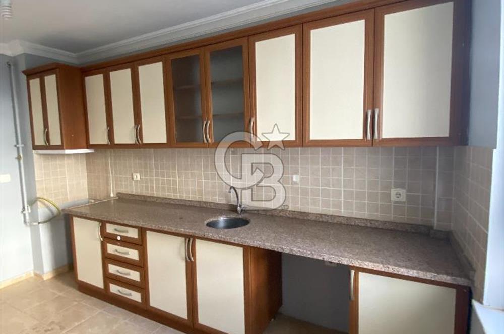 Kepez Karşıyaka'da sokak ve park manzaralı 2+1 köşe daire