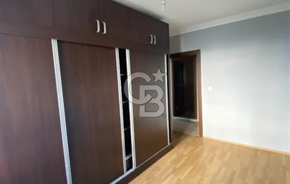 Kepez Karşıyaka'da sokak ve park manzaralı 2+1 köşe daire