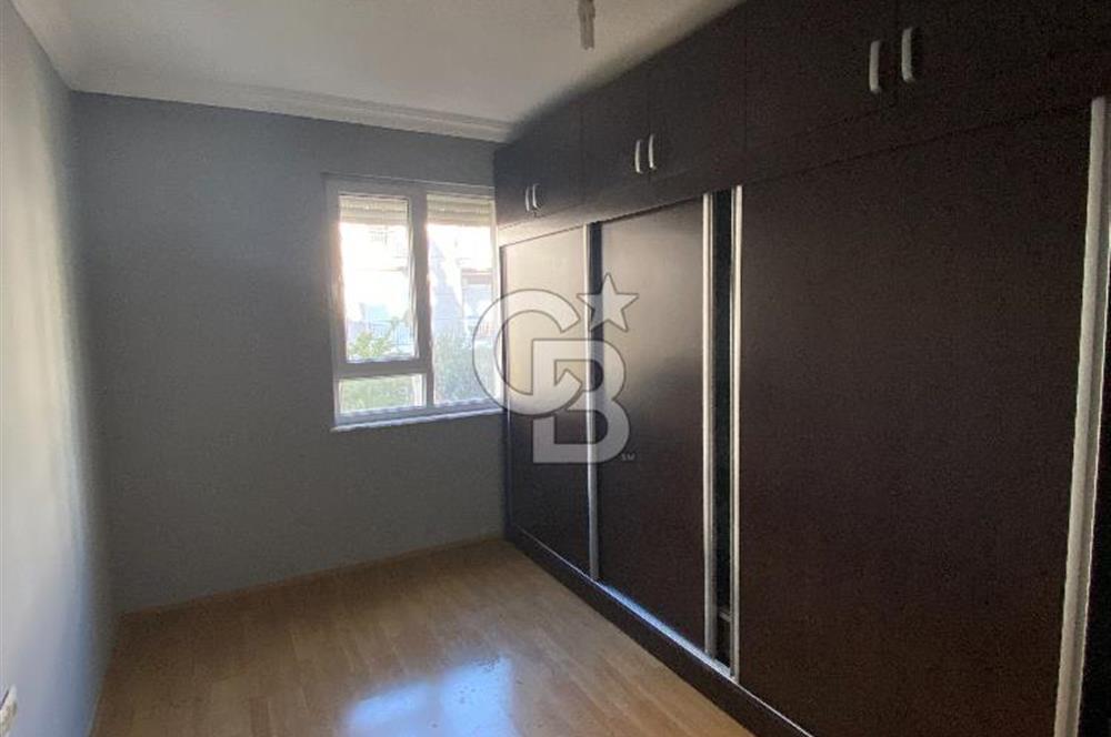 Kepez Karşıyaka'da sokak ve park manzaralı 2+1 köşe daire