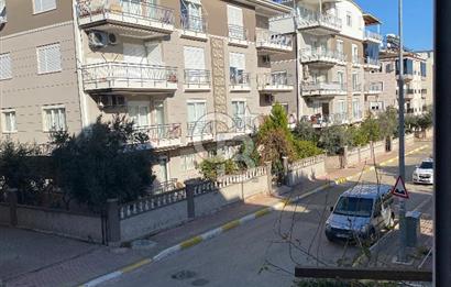 Kepez Karşıyaka'da sokak ve park manzaralı 2+1 köşe daire