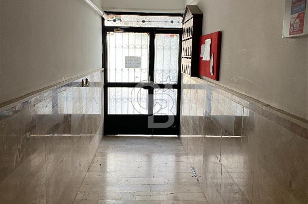 Kepez Karşıyaka'da sokak ve park manzaralı 2+1 köşe daire