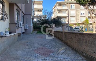 Kepez Karşıyaka'da sokak ve park manzaralı 2+1 köşe daire