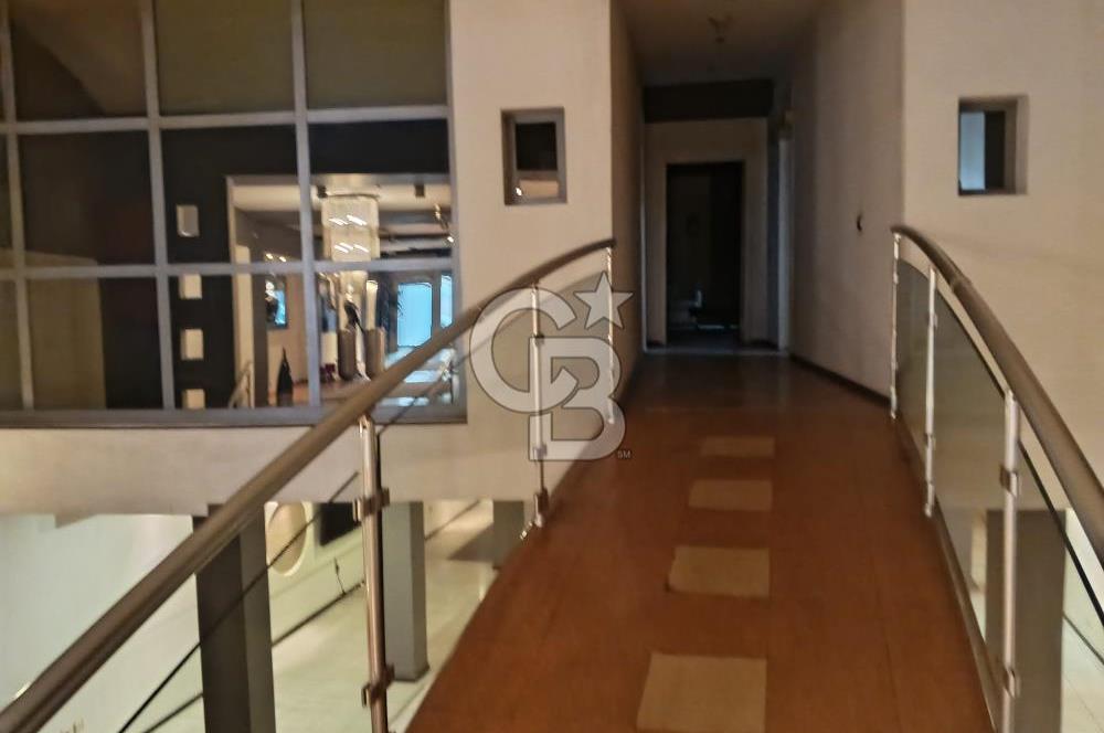 İzmir Karabağlar'ın En İşlek Caddesi'nde Komple Satılık İşyeri 