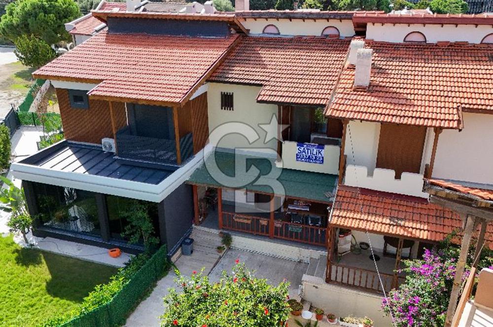 Çeşme Paşalimanı Denize Yürüme Mesafesi Havuzlu Satılık Villa