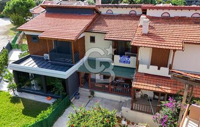 Çeşme Paşalimanı Denize Yürüme Mesafesi Havuzlu Satılık Villa