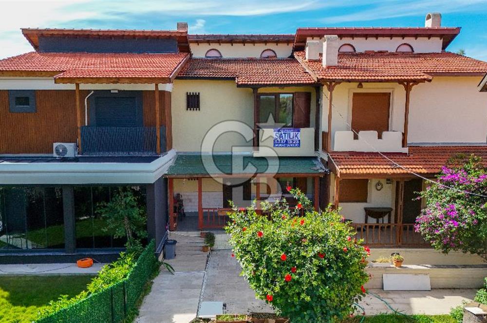 Çeşme Paşalimanı Denize Yürüme Mesafesi Havuzlu Satılık Villa