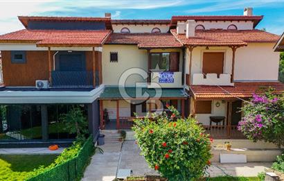 Çeşme Paşalimanı Denize Yürüme Mesafesi Havuzlu Satılık Villa