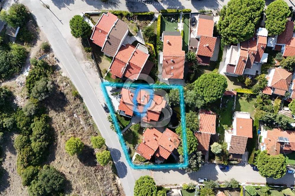 Çeşme Paşalimanı Denize Yürüme Mesafesi Havuzlu Satılık Villa