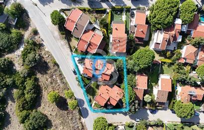 Çeşme Paşalimanı Denize Yürüme Mesafesi Havuzlu Satılık Villa