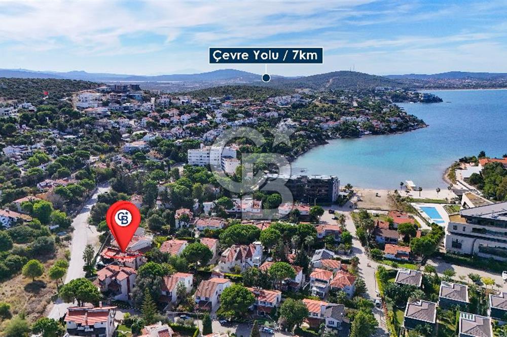 Çeşme Paşalimanı Denize Yürüme Mesafesi Havuzlu Satılık Villa