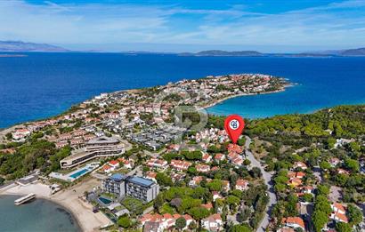 Çeşme Paşalimanı Denize Yürüme Mesafesi Havuzlu Satılık Villa