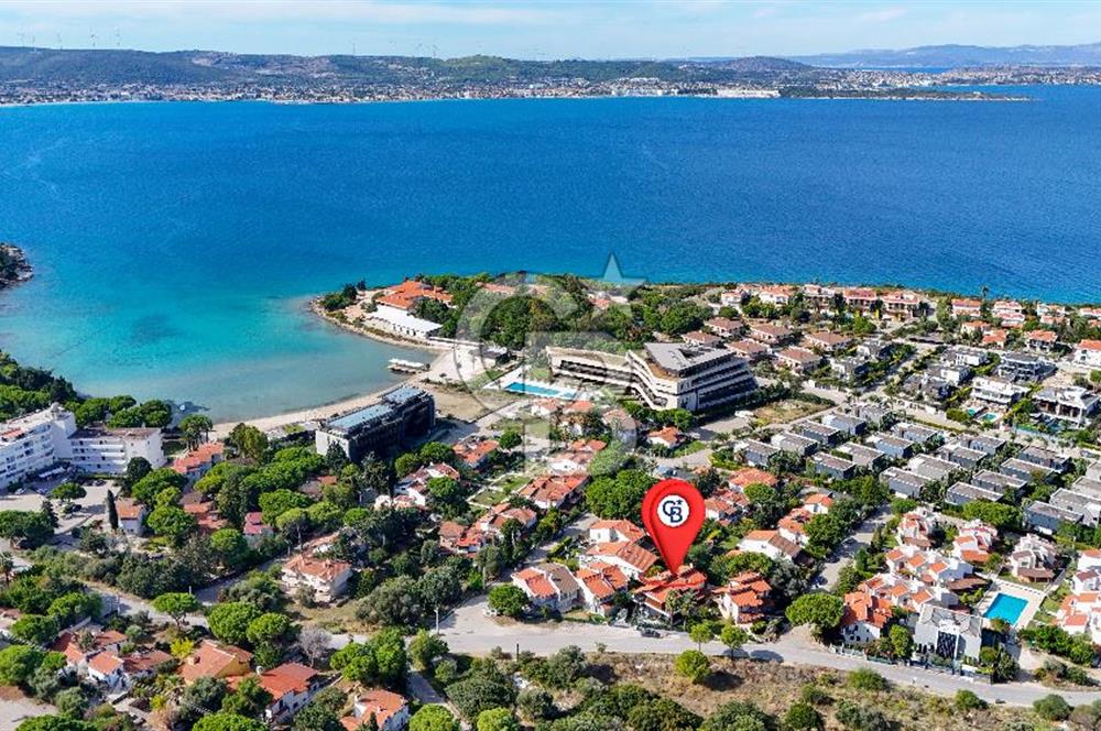 Çeşme Paşalimanı Denize Yürüme Mesafesi Havuzlu Satılık Villa